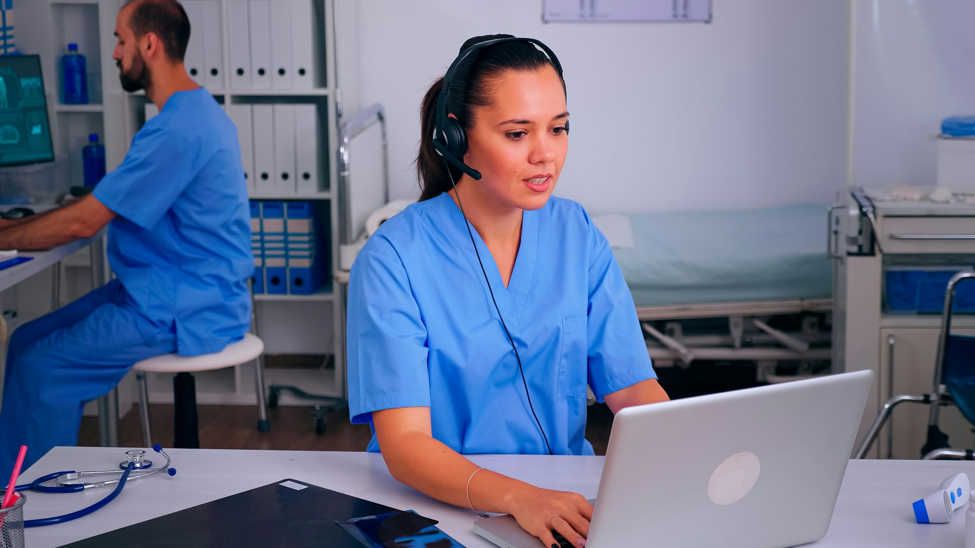 Assistant offering medical online services using headphone